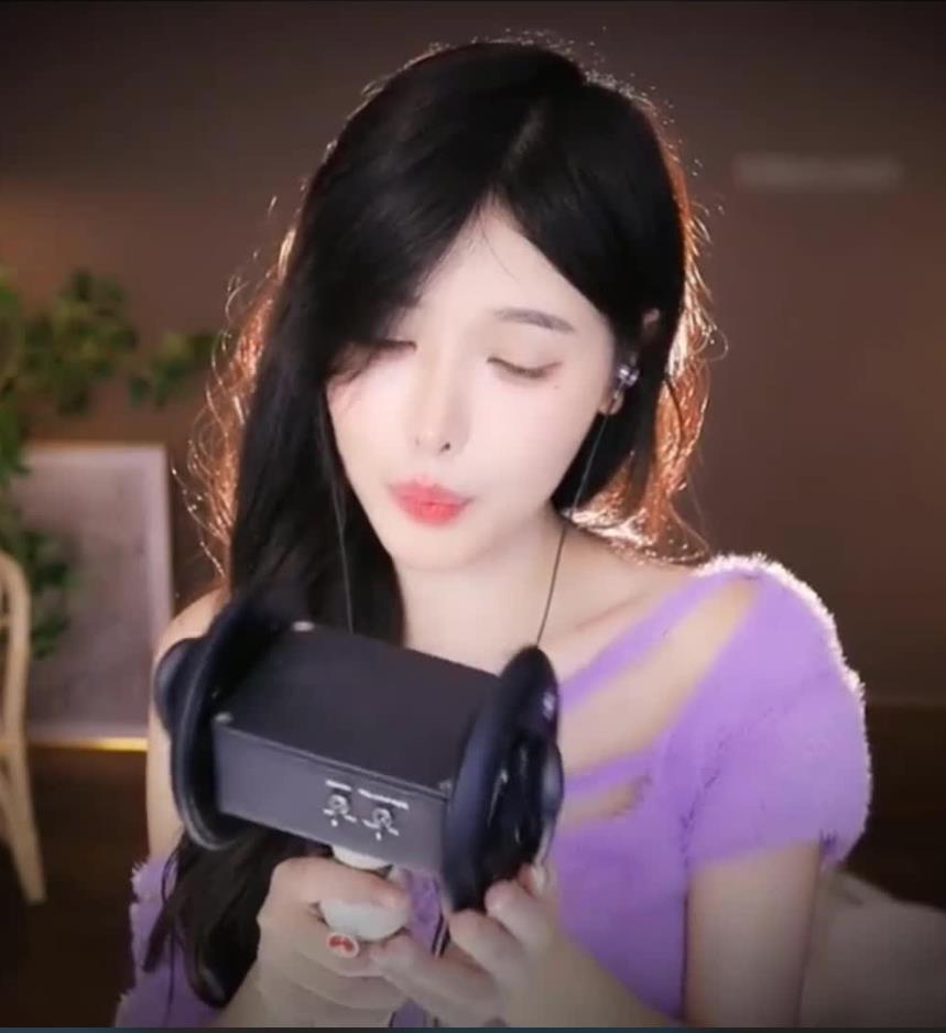 0529143247.jpg 恩七不甜ASMR福利一边心跳一边掏耳+吹气