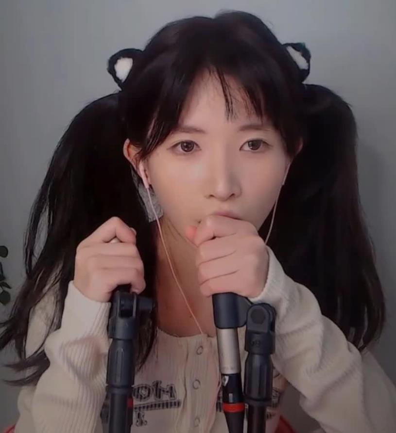 1210130337.jpg 芝麻对辣 ASMR 助眠 吸滑的舔你的脸.