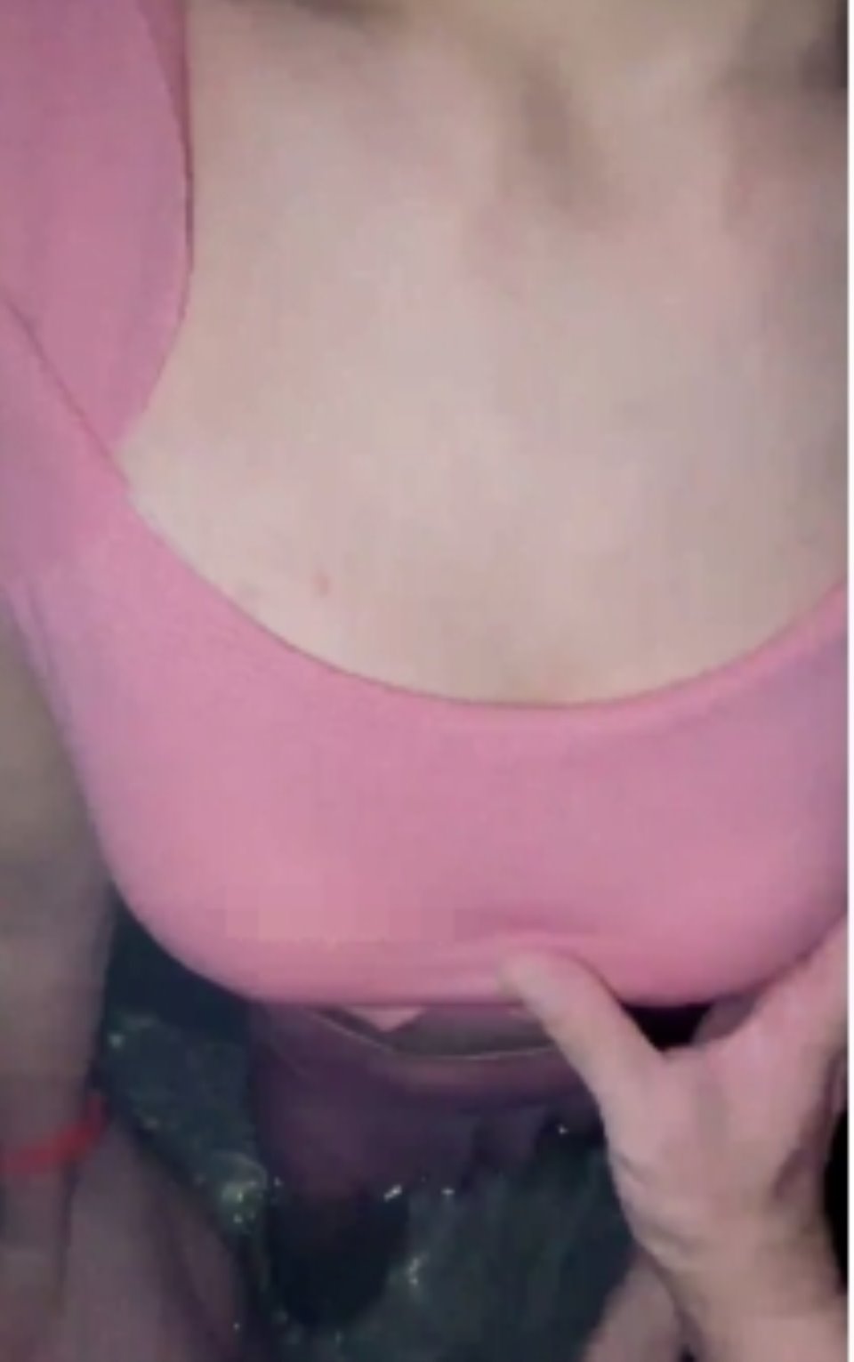 海角社区泡良大神我的母狗房东❤️温泉门和美女房东泡温泉,当着大家面内射就是刺激,无视路人411M